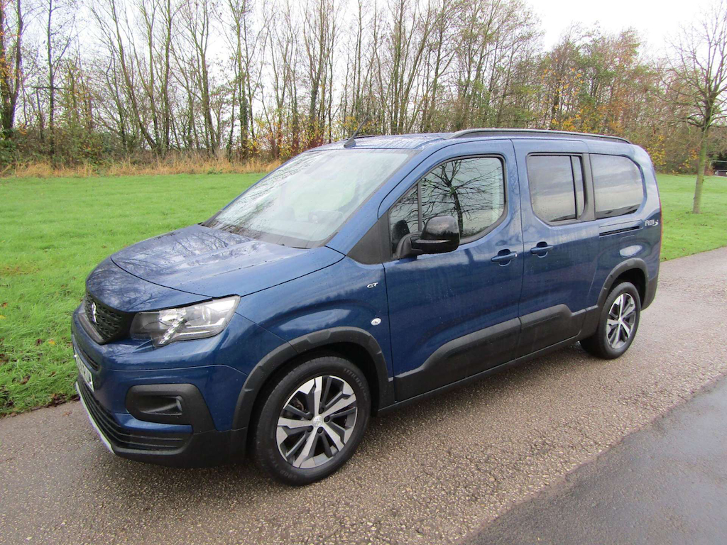 
								Peugeot Rifter full									