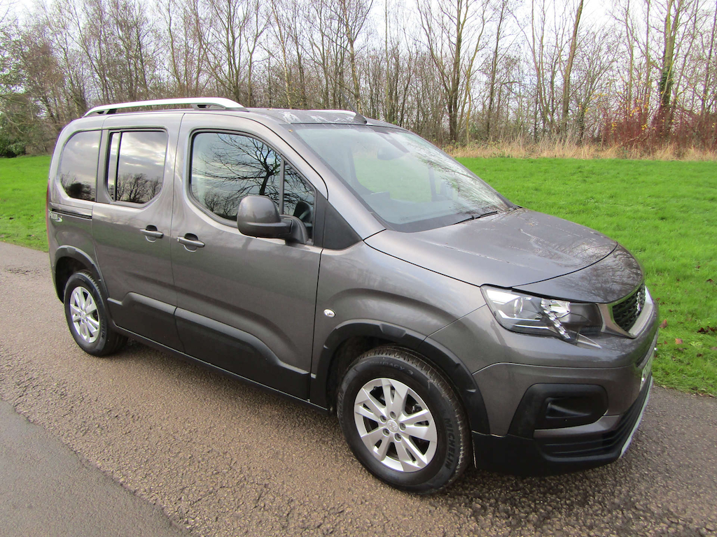 
								Peugeot Rifter full									