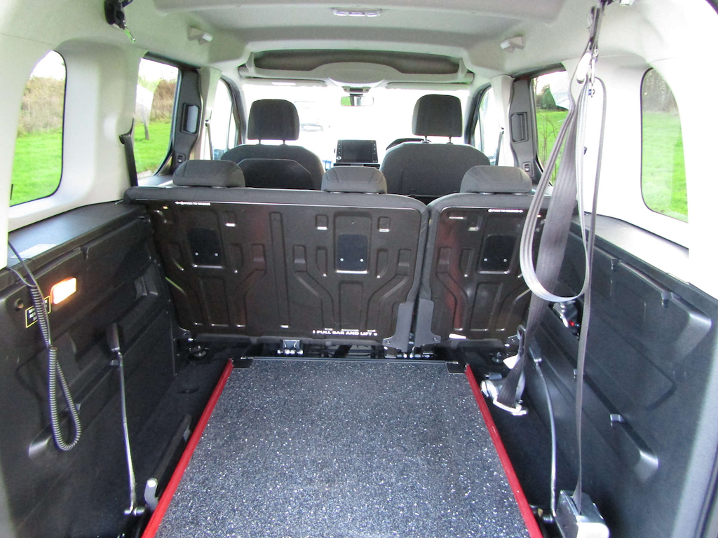 
								Peugeot Rifter full									