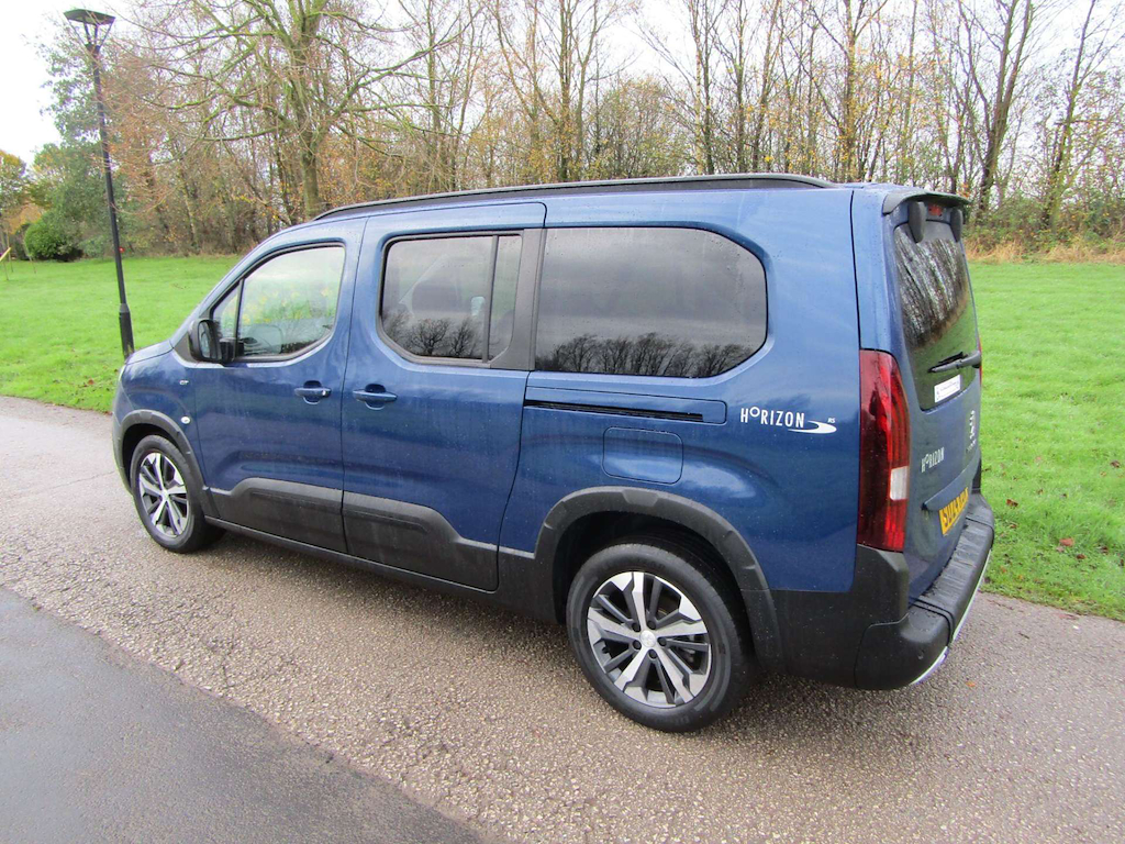 
								Peugeot Rifter full									