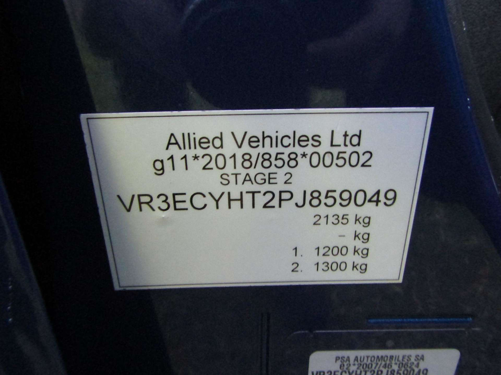 
								Peugeot Rifter full									