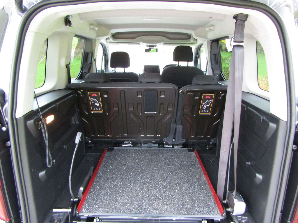 
								Peugeot Rifter full									