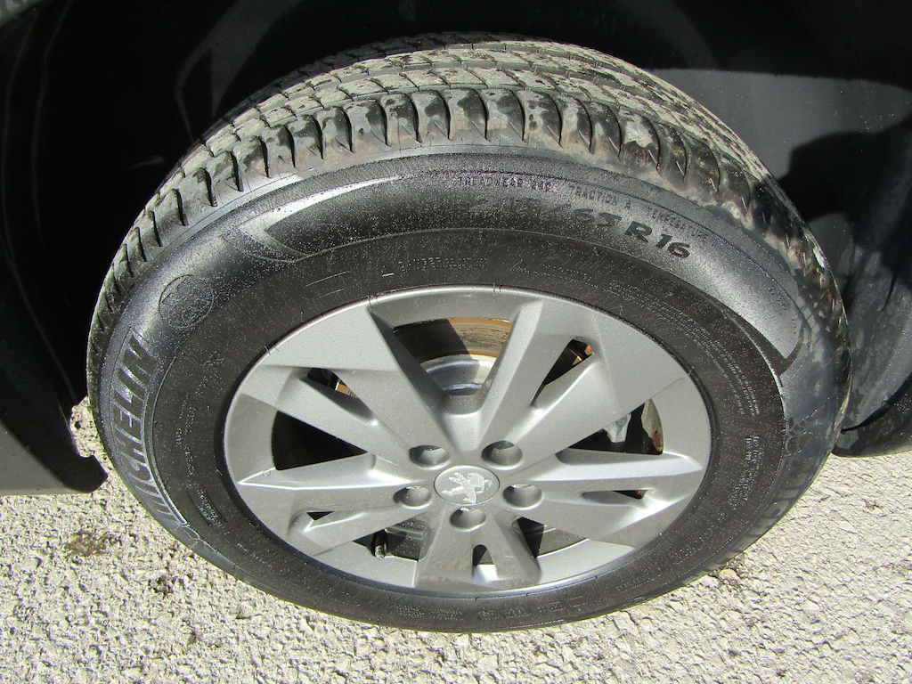 
								Peugeot Rifter full									