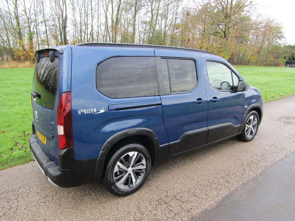 
								Peugeot Rifter full									