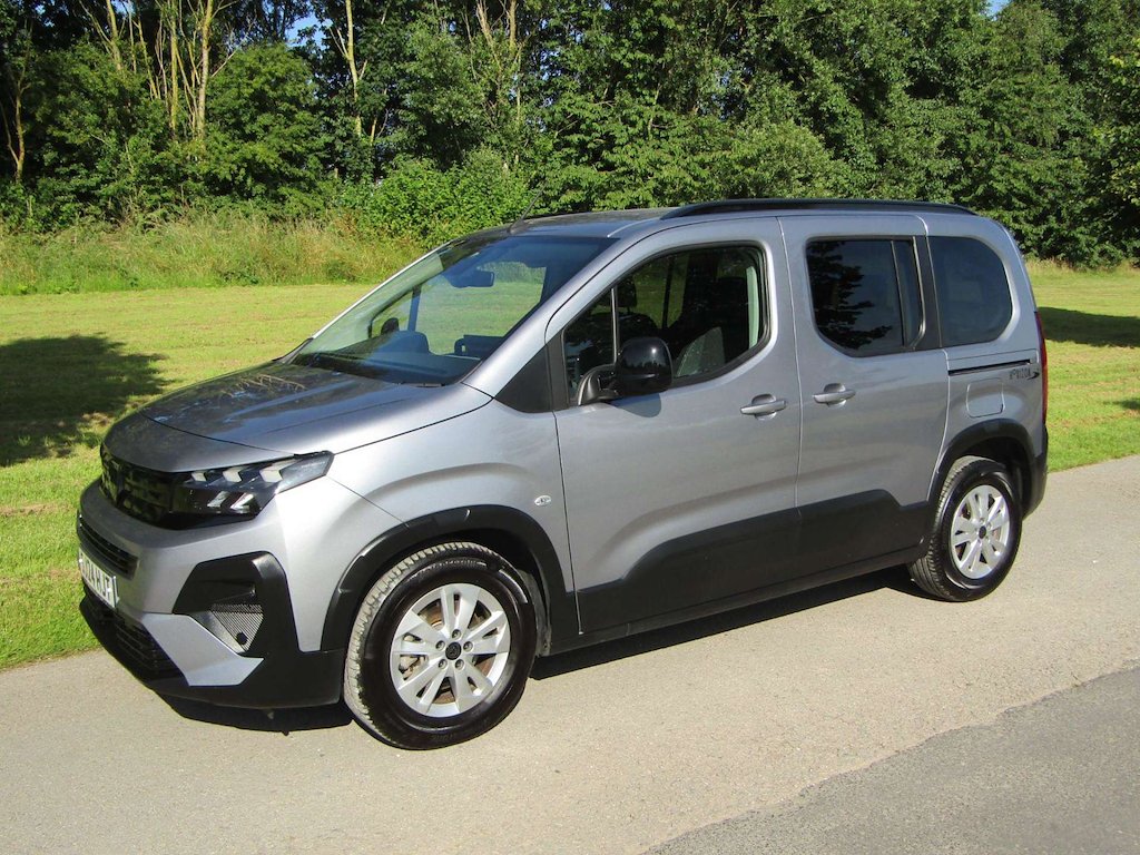 
								Peugeot Rifter full									