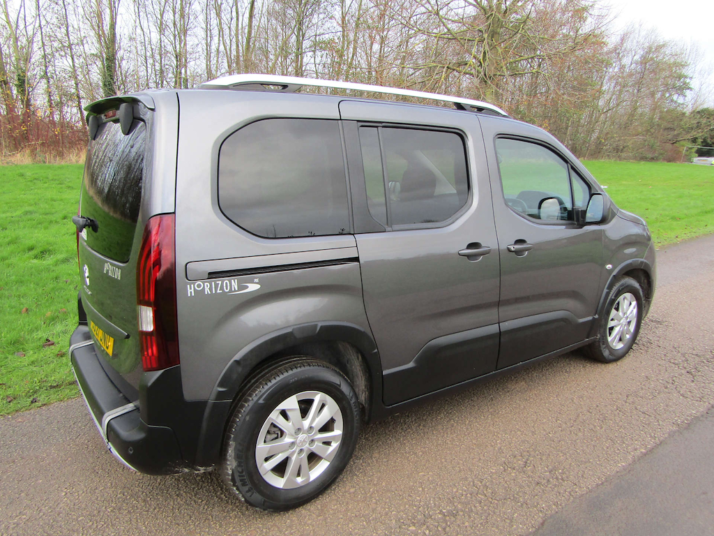 
								Peugeot Rifter full									