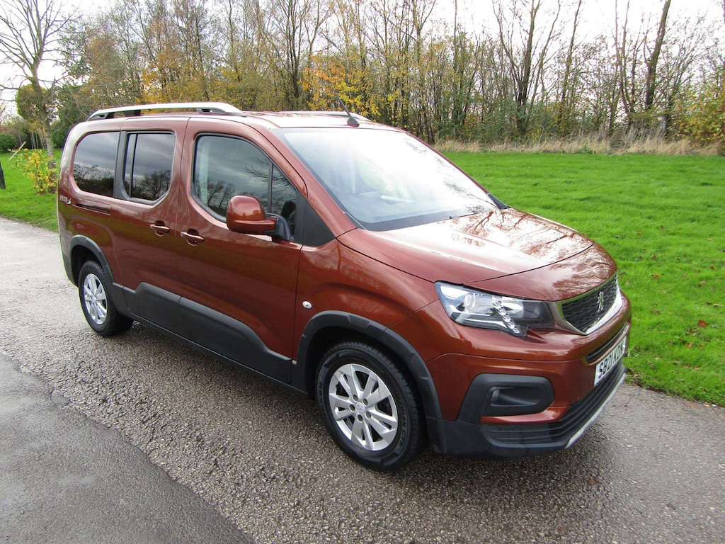 
								Peugeot Rifter full									