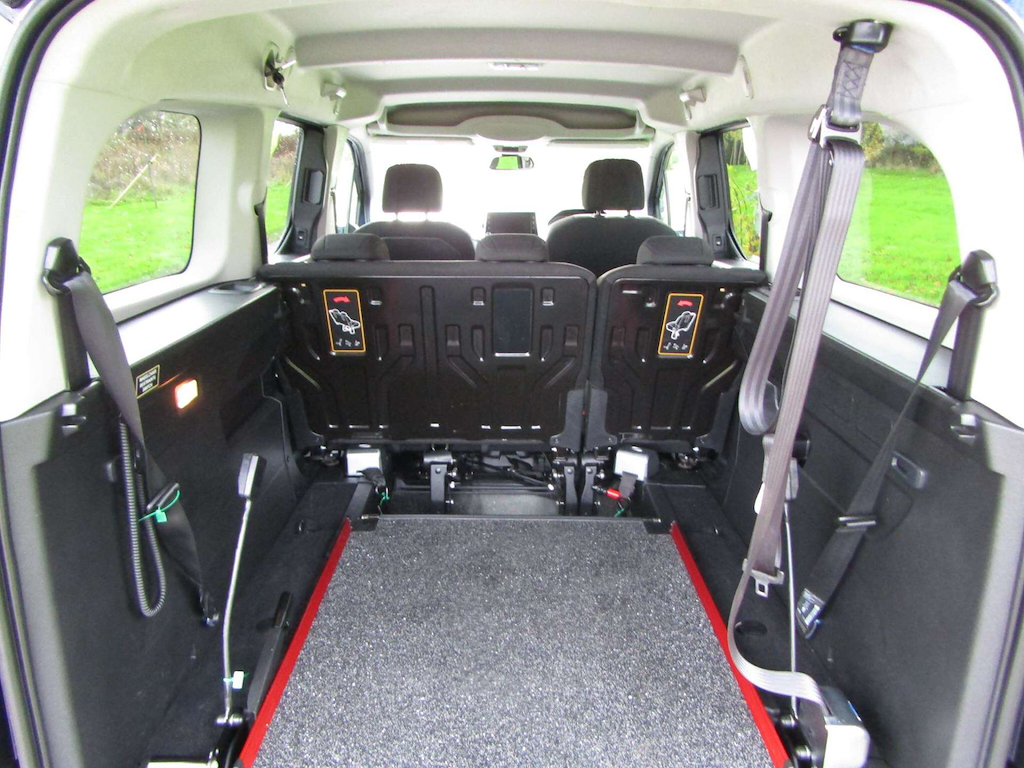 
								Peugeot Rifter full									