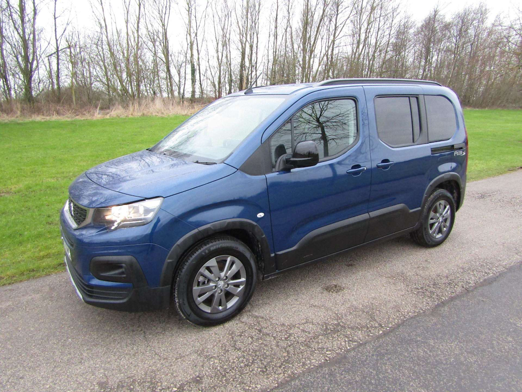 
								Peugeot Rifter full									