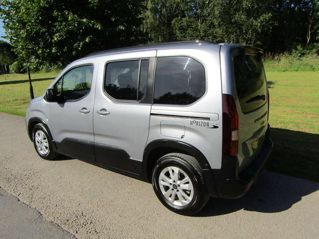 
								Peugeot Rifter full									