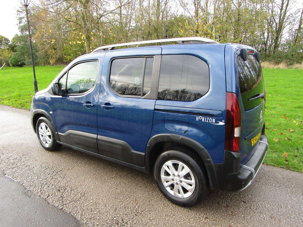 
								Peugeot Rifter full									