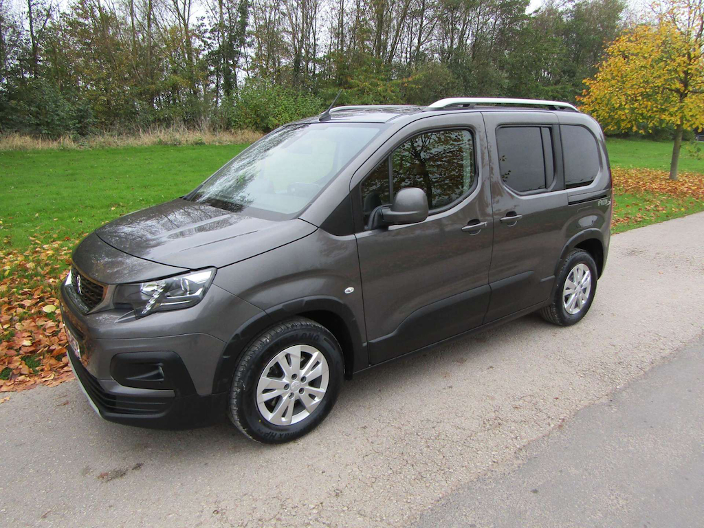 
								Peugeot Rifter full									