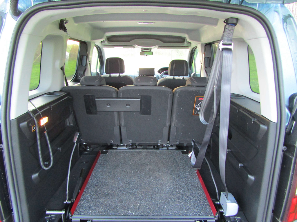 
								Peugeot Rifter full									