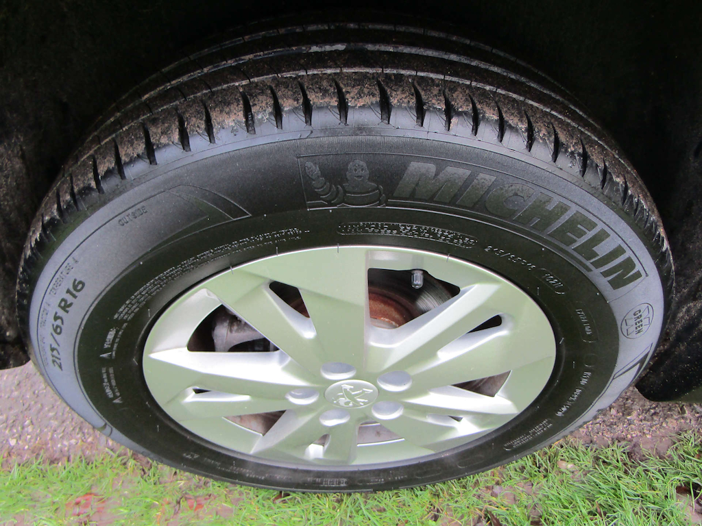 
								Peugeot Rifter full									