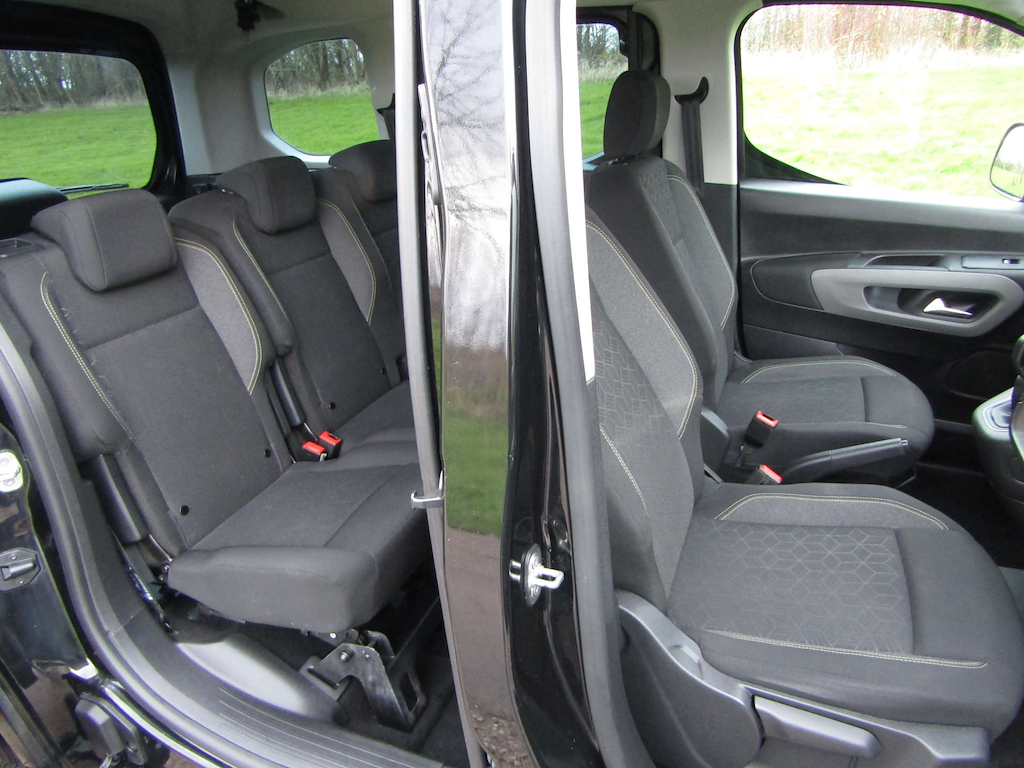
								Peugeot Rifter full									