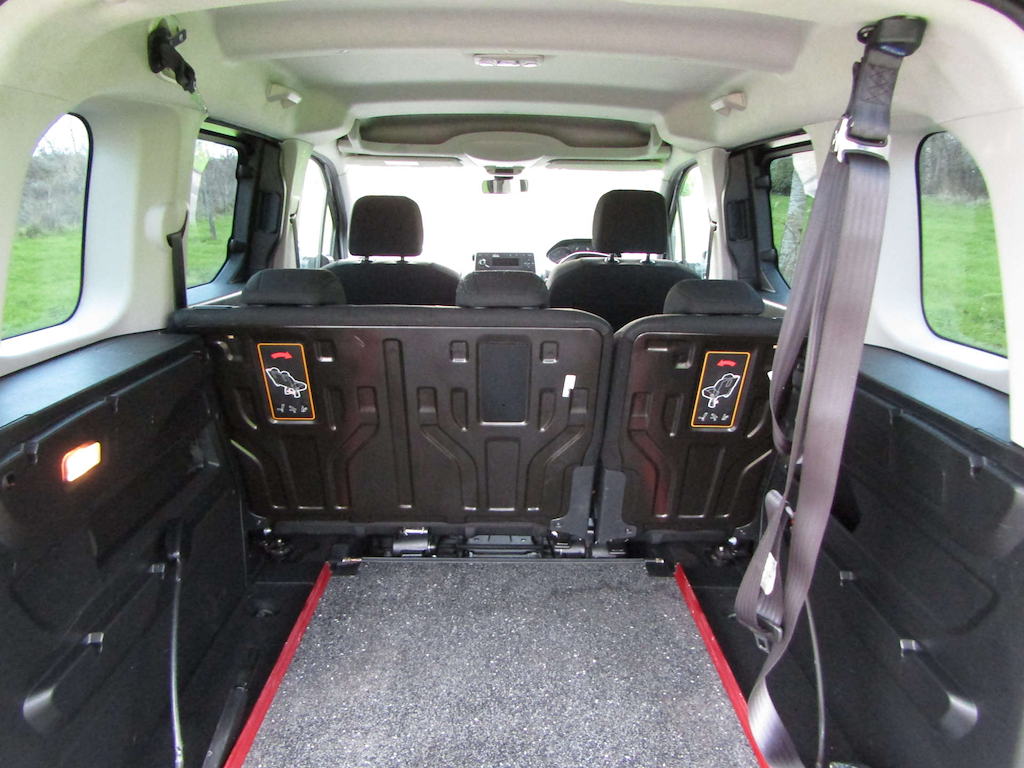 
								Peugeot Rifter full									