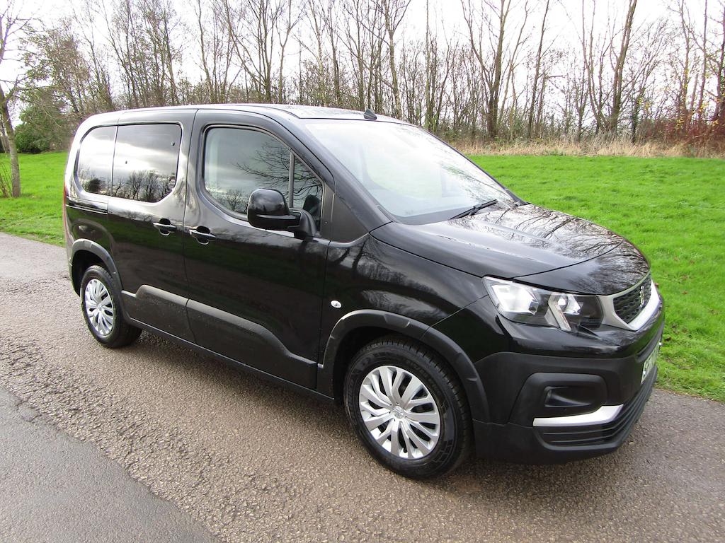 
								Peugeot Rifter full									