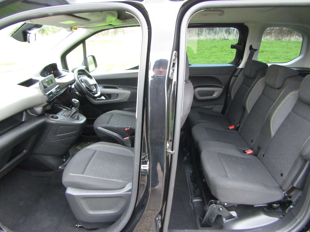 
								Peugeot Rifter full									