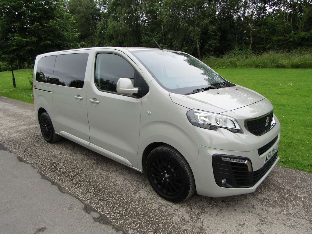 
								Peugeot Traveller full									