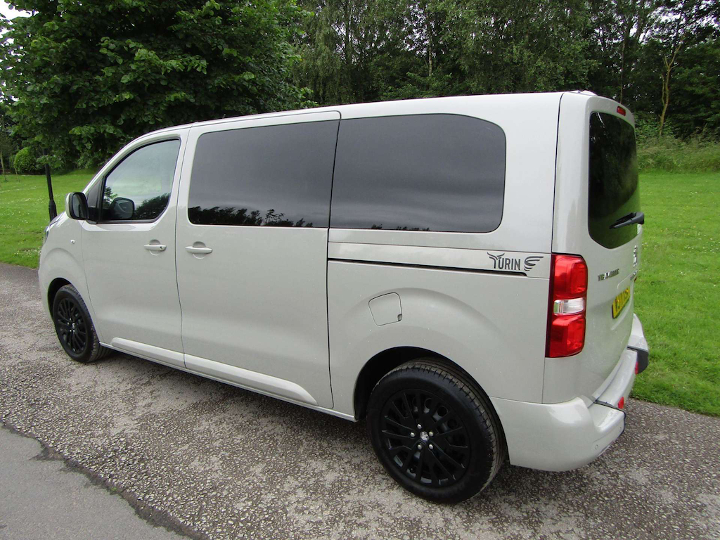 
								Peugeot Traveller full									