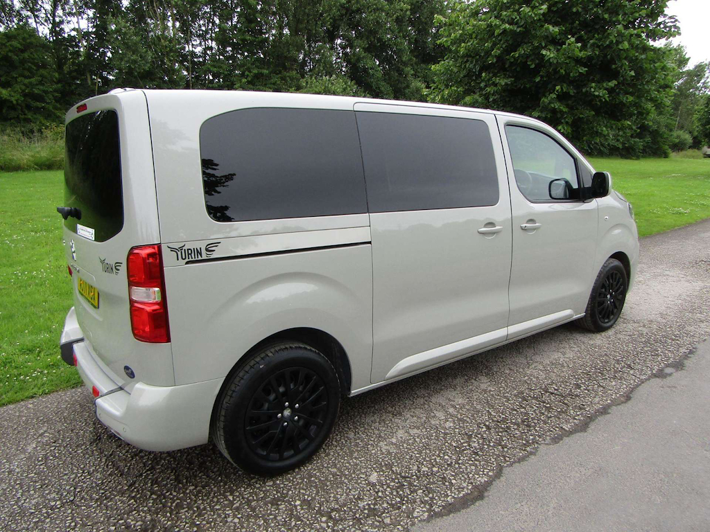 
								Peugeot Traveller full									