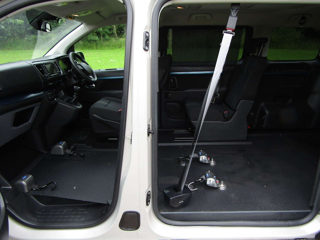 
								Peugeot Traveller full									