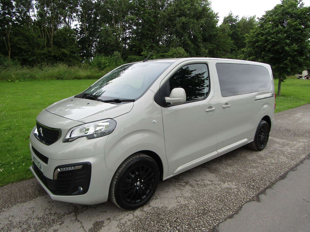 
								Peugeot Traveller full									