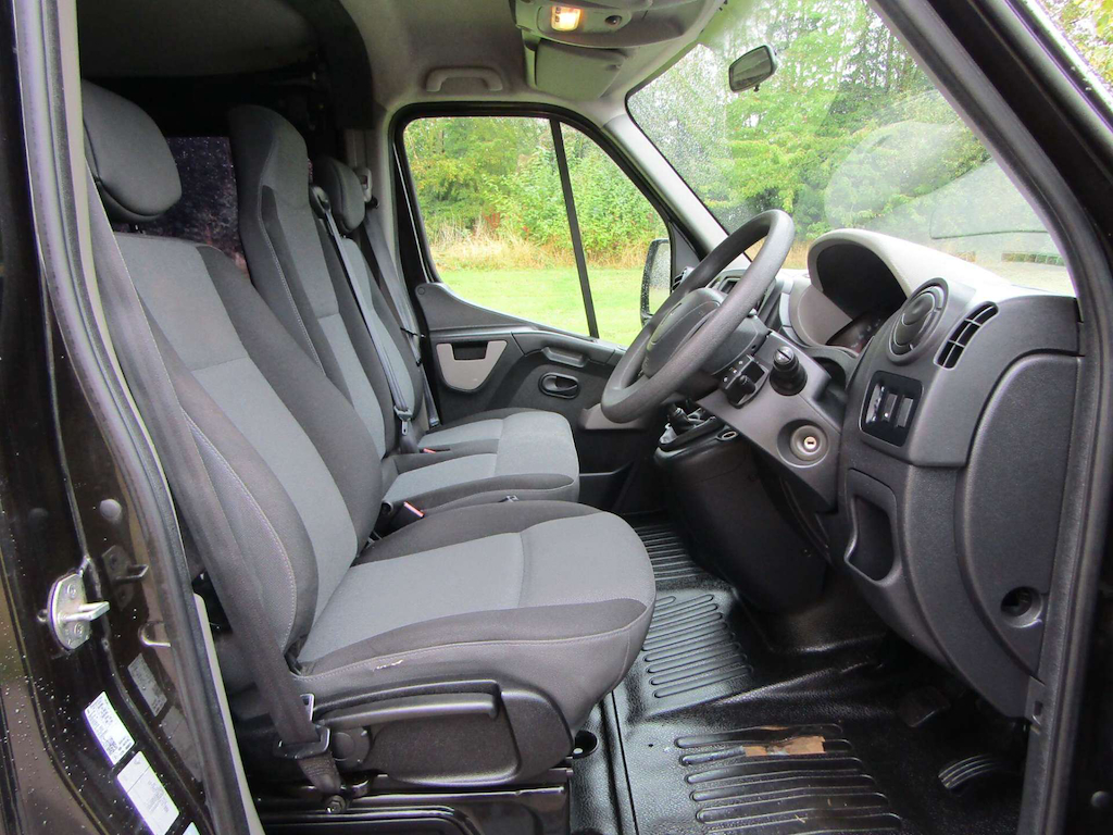 
								Renault Master full									
