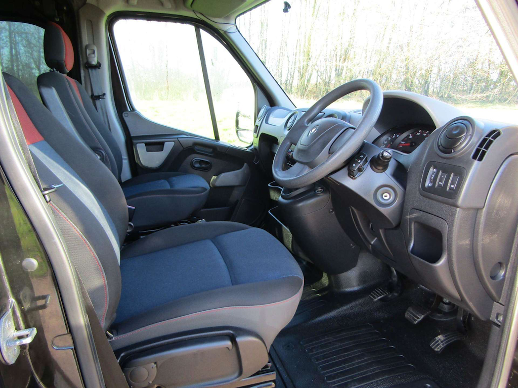 
								Renault Master full									