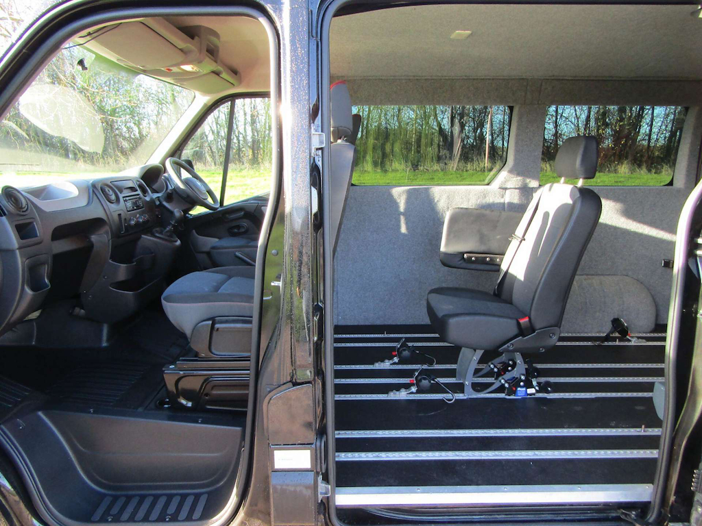 
								Renault Master full									