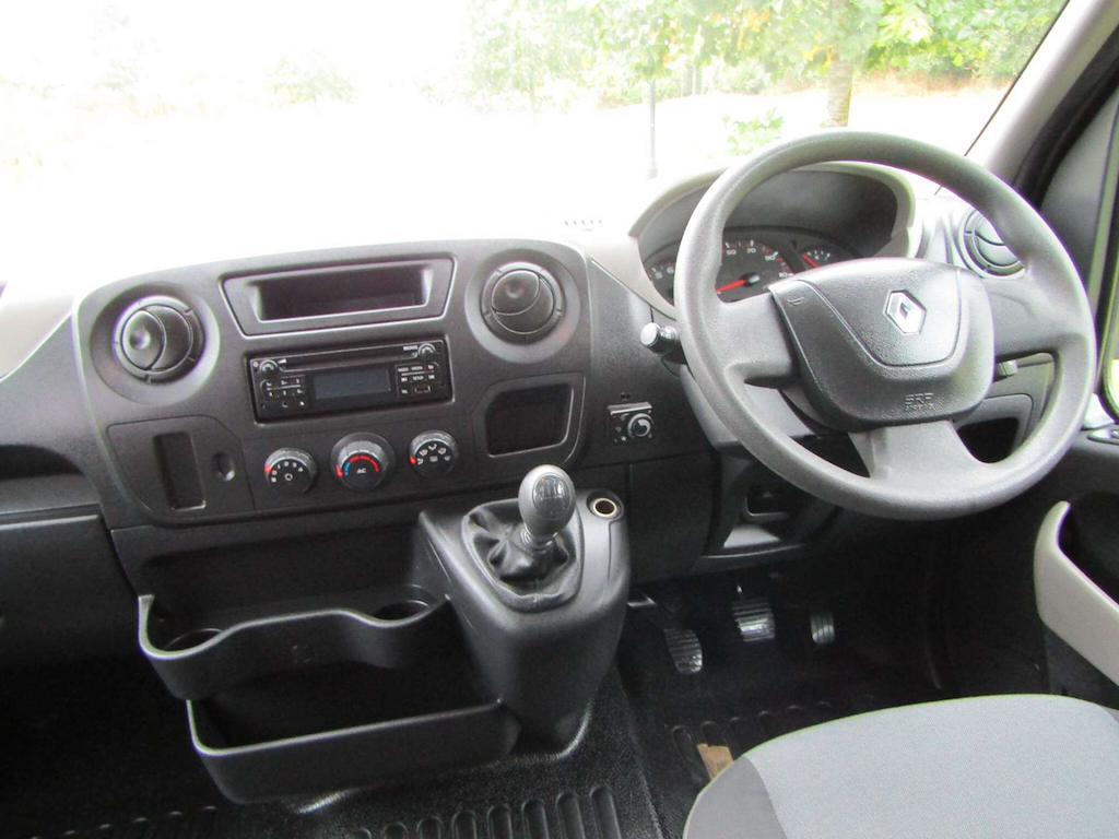 
								Renault Master full									