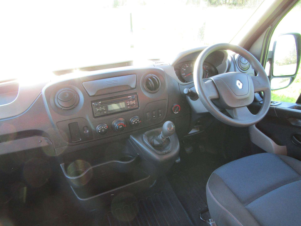 
								Renault Master full									