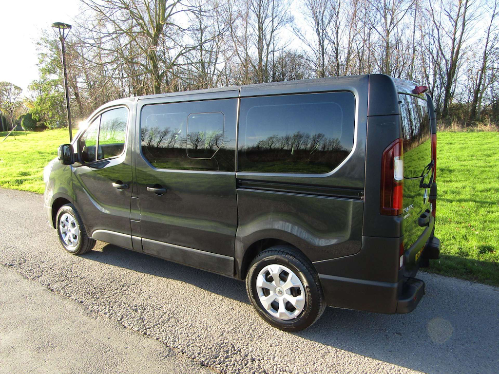 
								Renault Trafic full									
