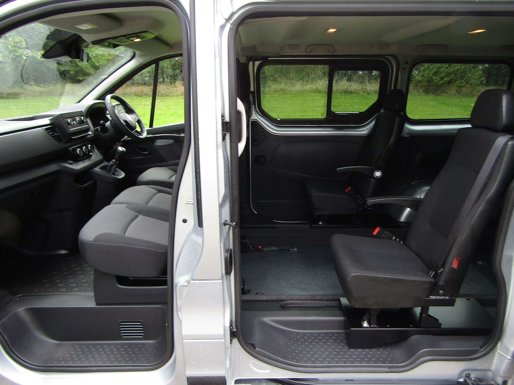 
								Renault Trafic full									