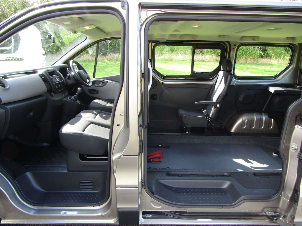 
								Renault Trafic full									