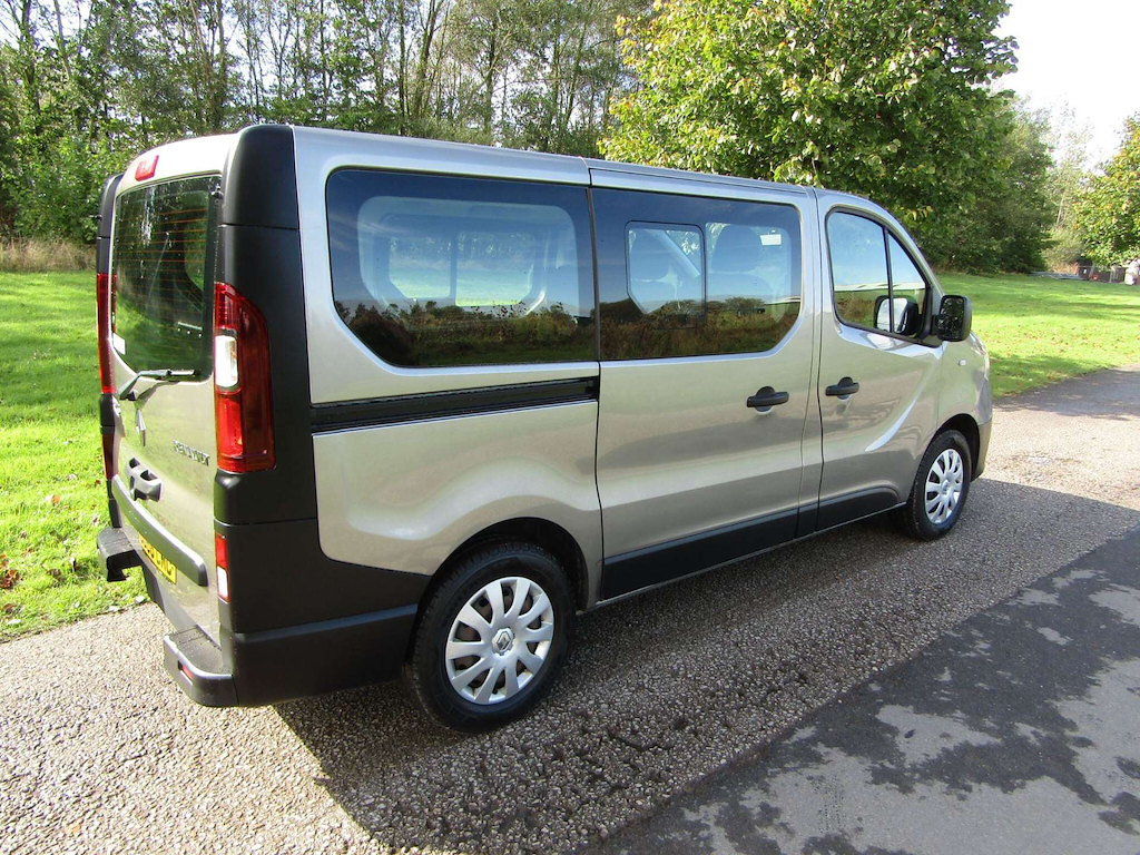 
								Renault Trafic full									