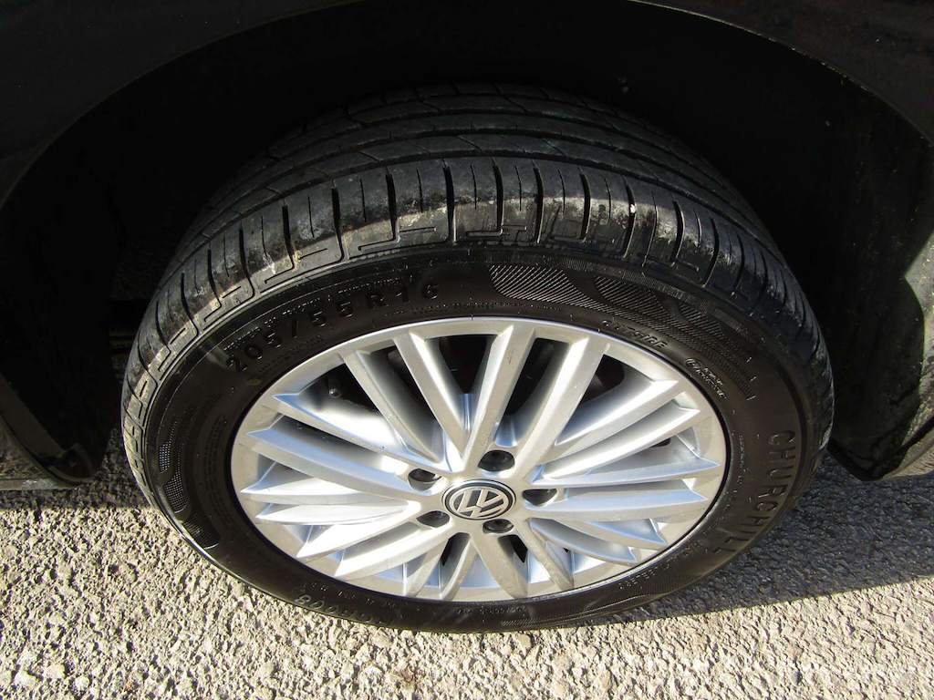 
								Volkswagen Caddy Maxi Life full									