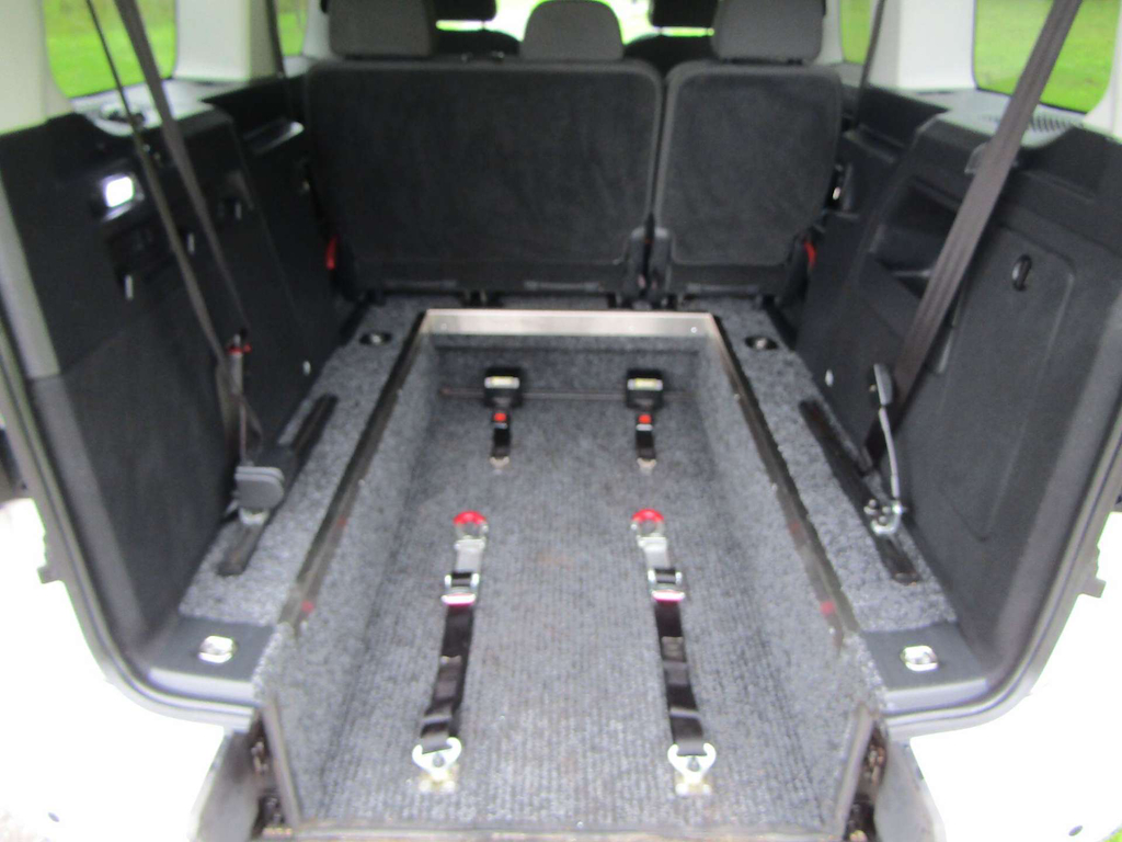 
								Volkswagen Caddy Maxi Life full									